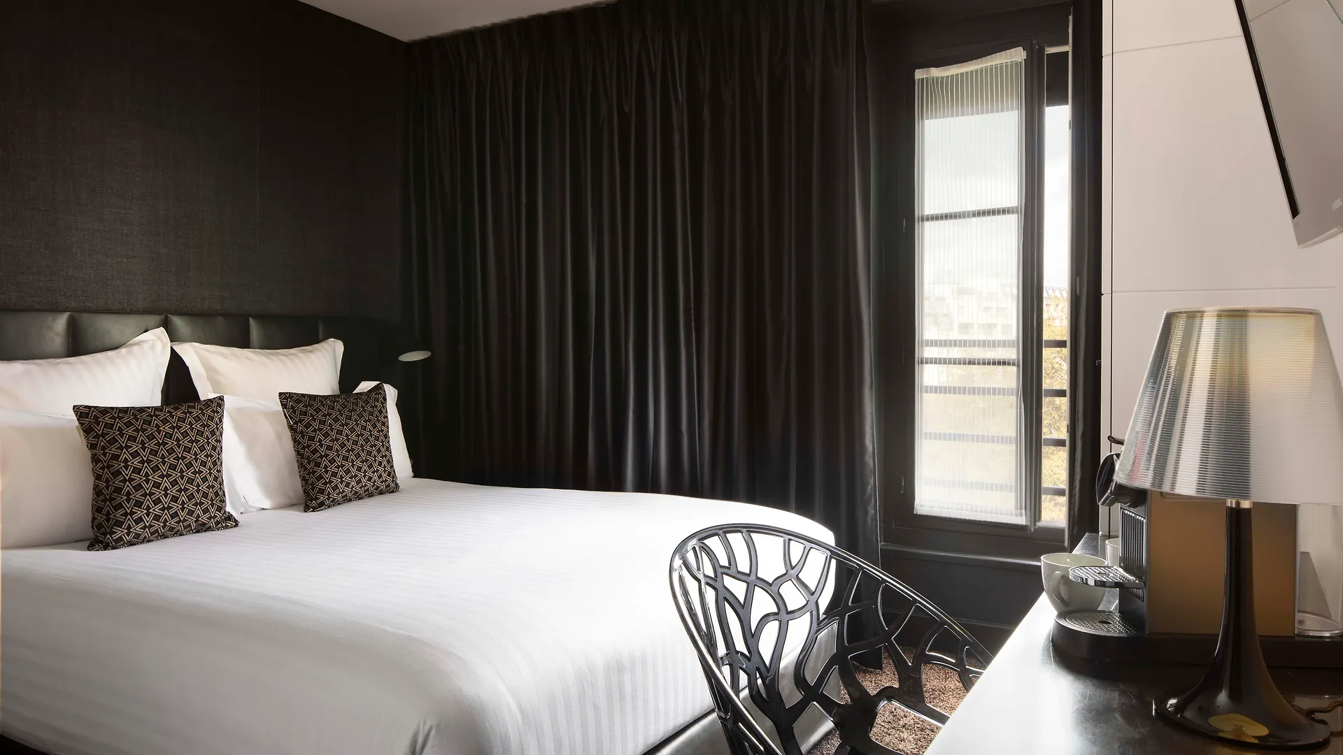 First Tour Eiffel Hotel