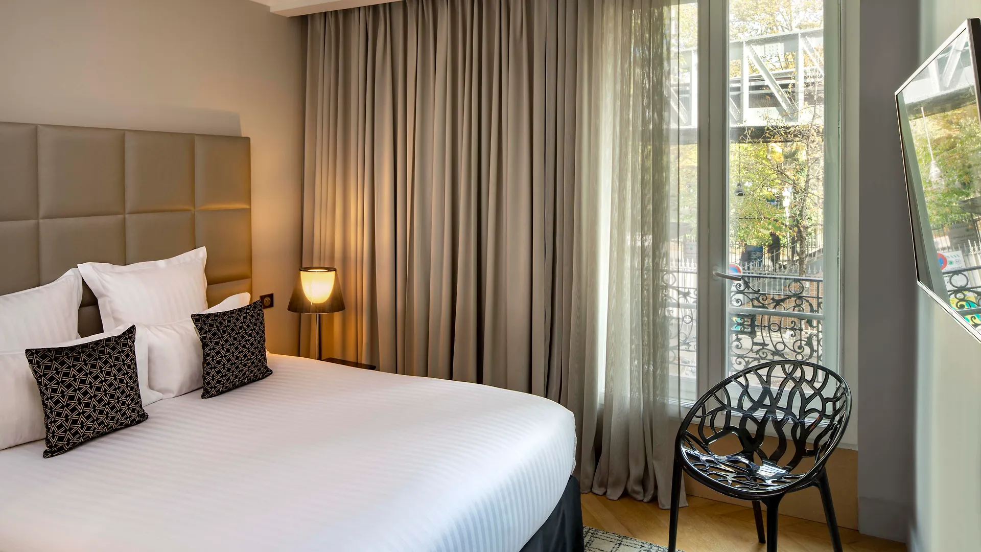 Hotel First Tour Eiffel Paris