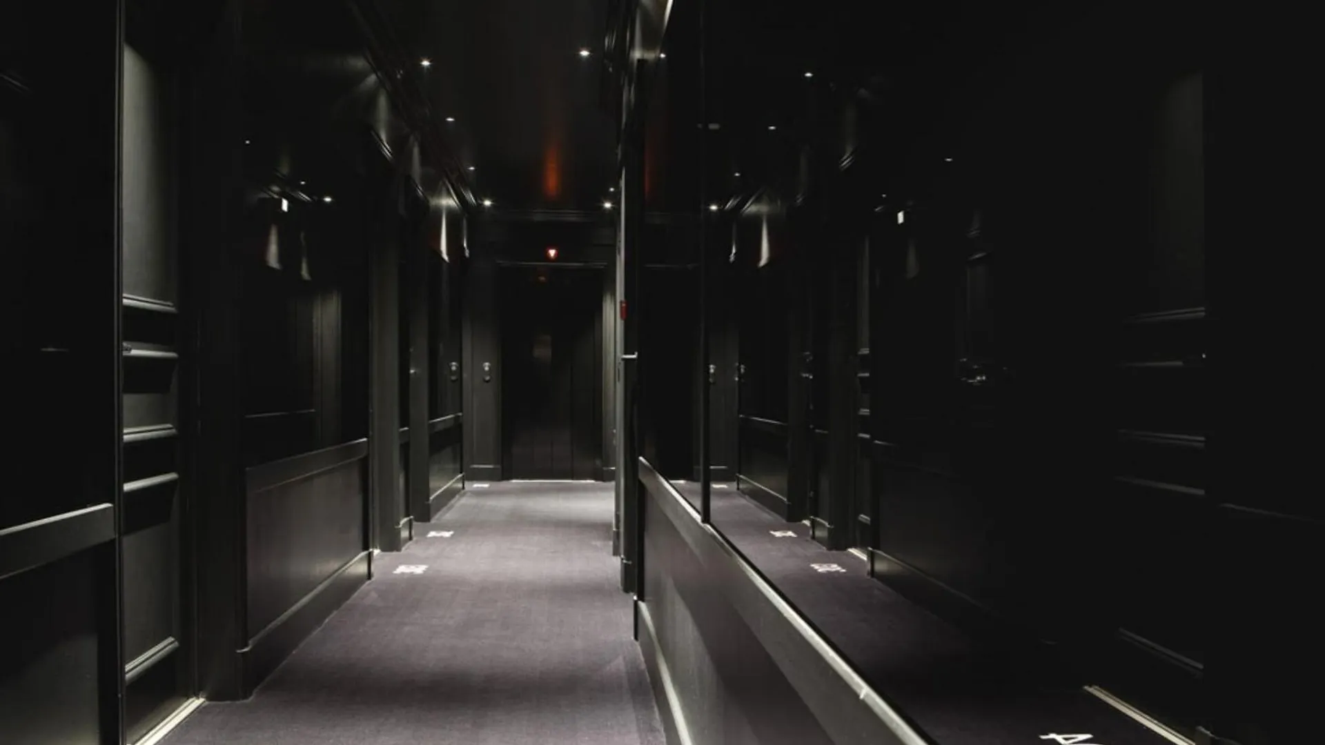 Hotel First Tour Eiffel 4*