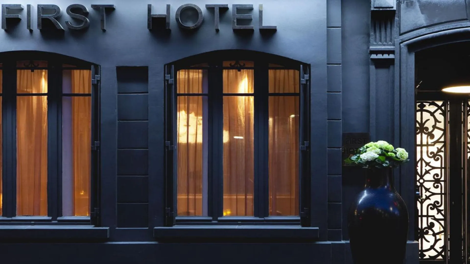 Hotel First Tour Eiffel 4*