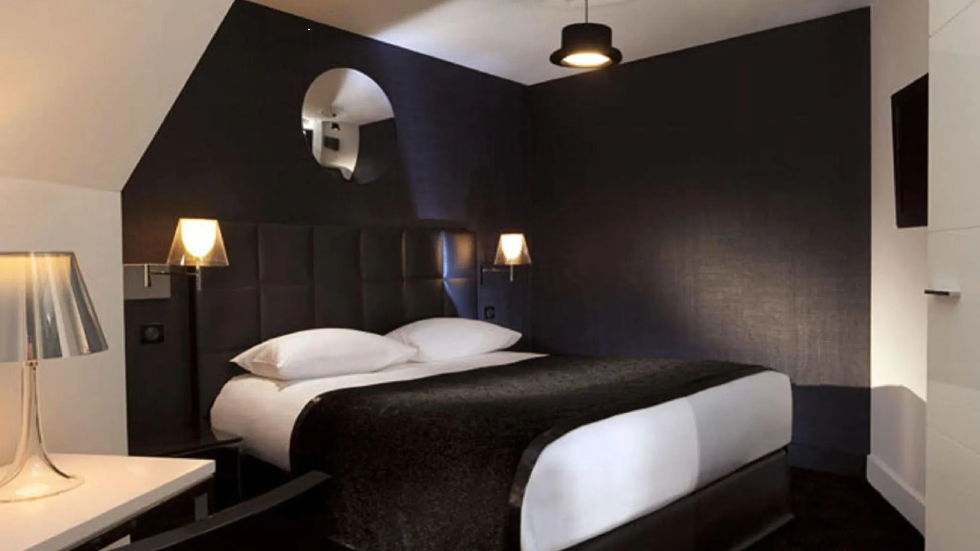 Hotel First Tour Eiffel 4*