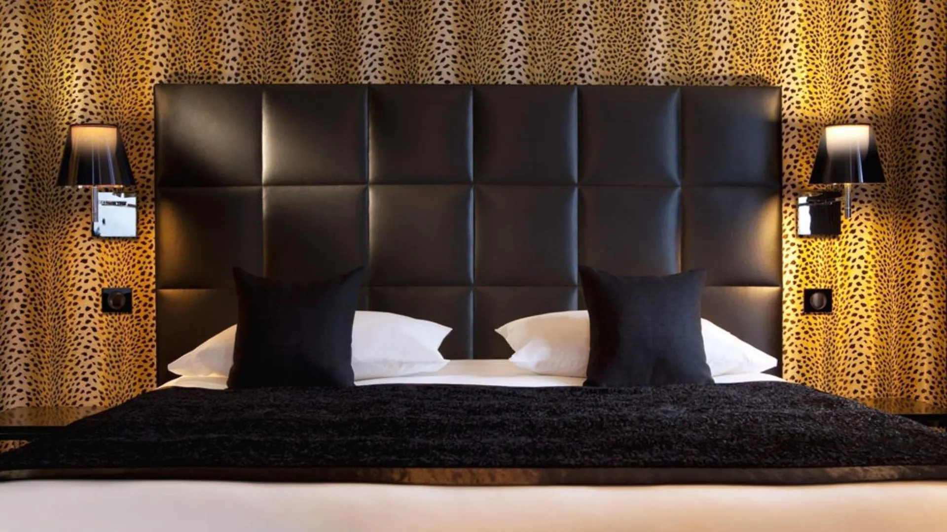 Hotel First Tour Eiffel 4*